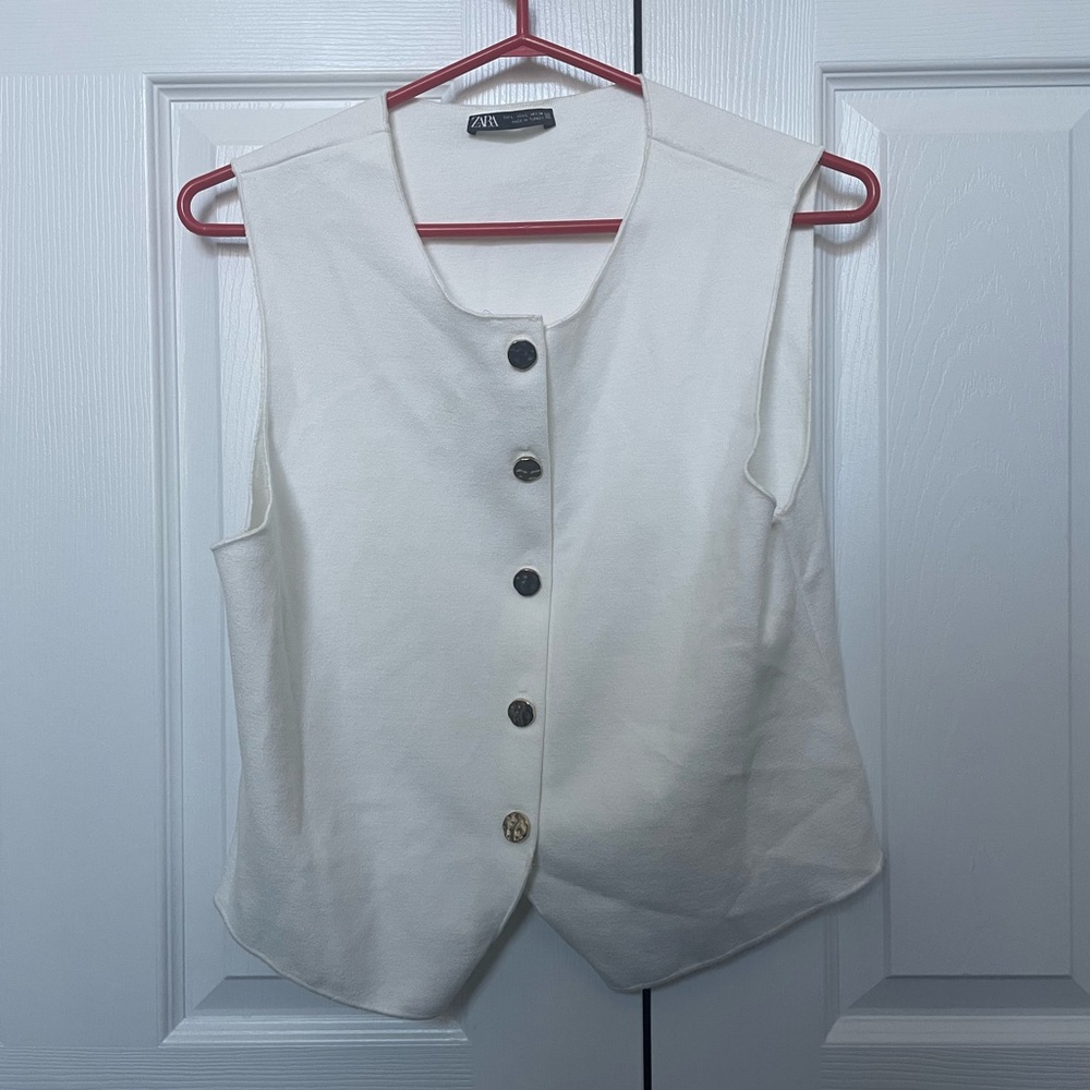 Zara Off-White Sleeveless Button Blouse